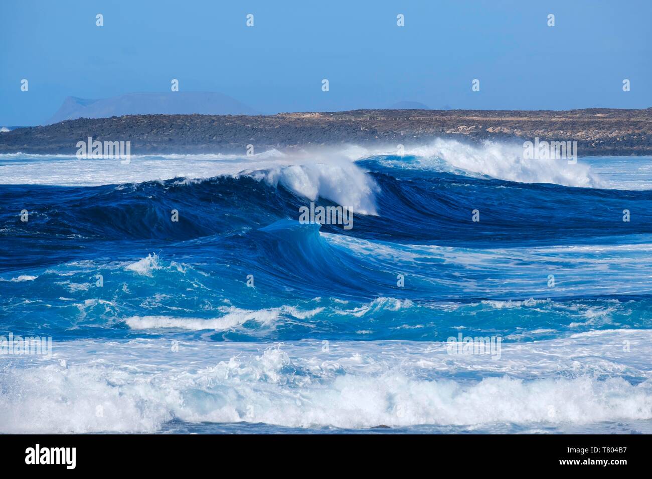 Onde da surf, nei pressi de La Santa vicino a Tinajo, Lanzarote, Isole Canarie, Spagna Foto Stock