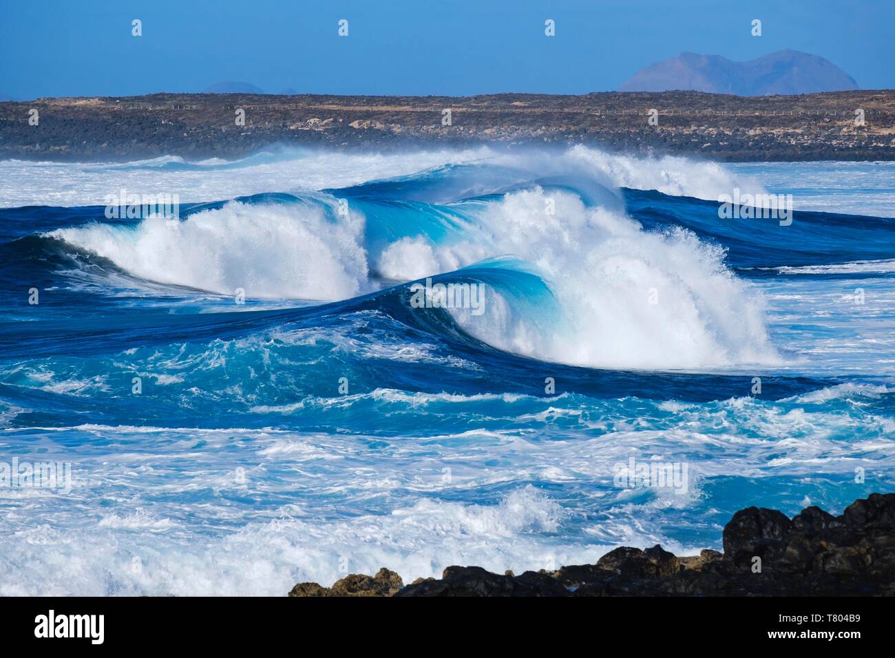 Onde da surf, nei pressi de La Santa vicino a Tinajo, Lanzarote, Isole Canarie, Spagna Foto Stock