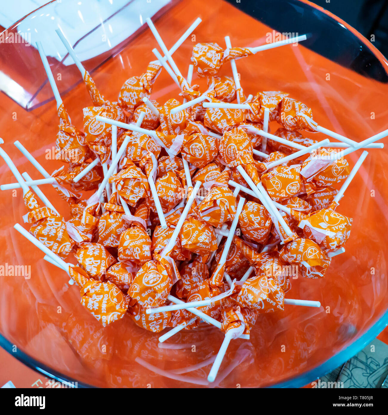 Candy ciotole da un assorment di start-ups al TechDay evento in New York giovedì 2 maggio 2019 presso il Centro Congressi Jacob Javits (Â© Richard B. Levine) Foto Stock