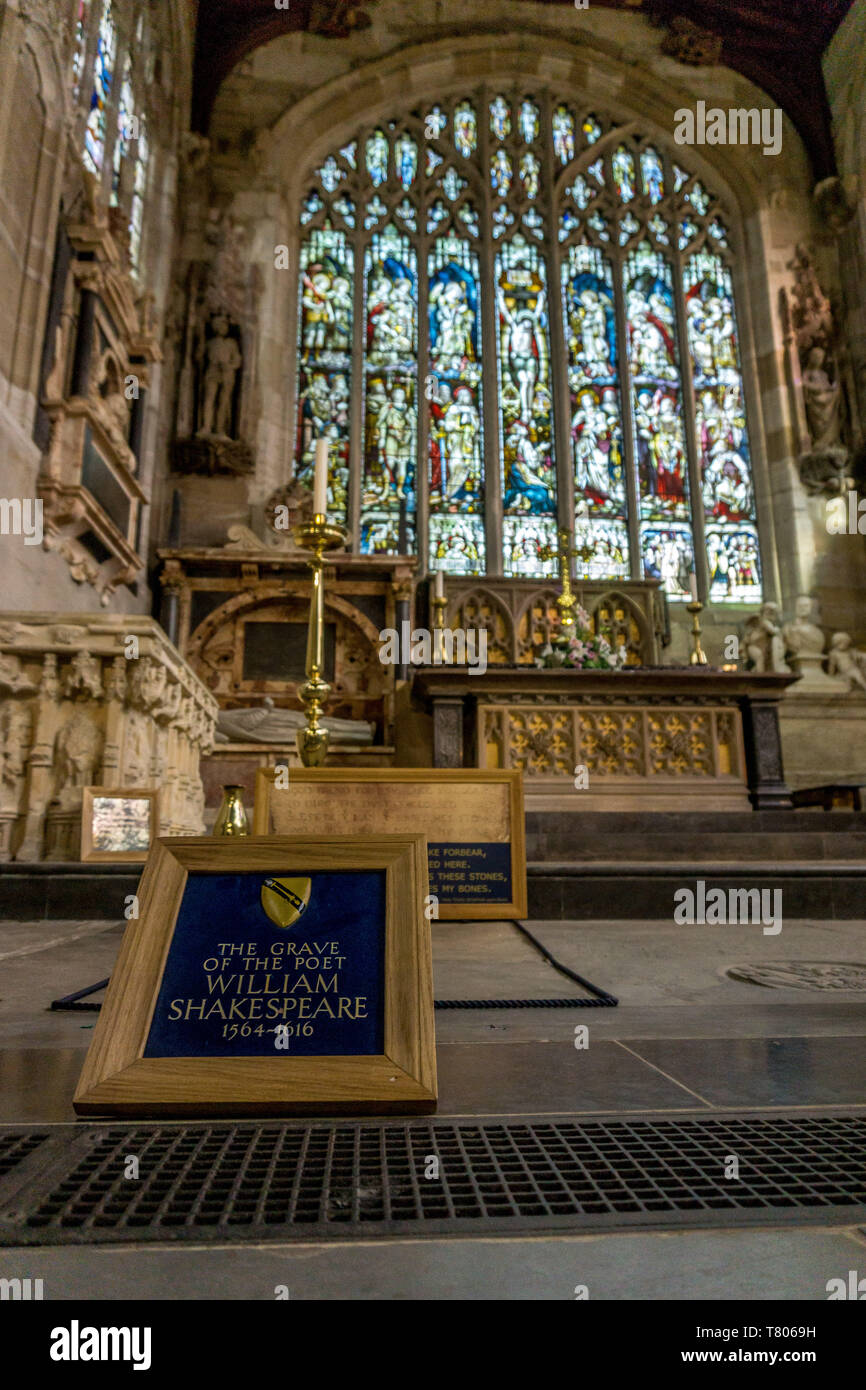 La tomba di William Shakespeare nella Chiesa Collegiata di Santa e indivisa Trinità, Città Vecchia, Stratford-upon-Avon, Avon, England, Regno Unito Foto Stock