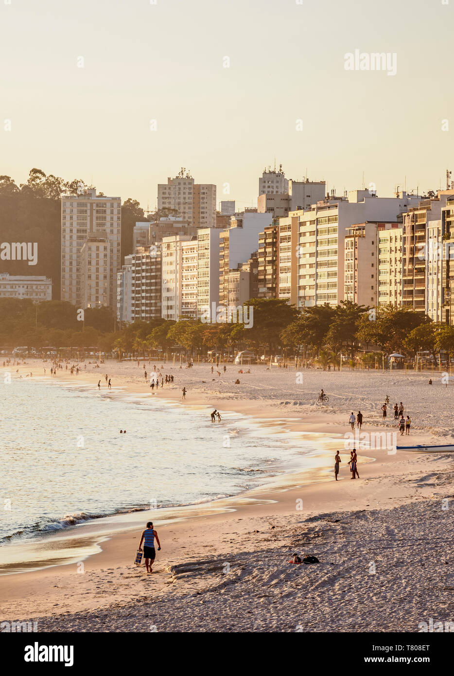 Spiaggia di Icarai e Quartiere Niteroi, Stato di Rio de Janeiro, Brasile, Sud America Foto Stock