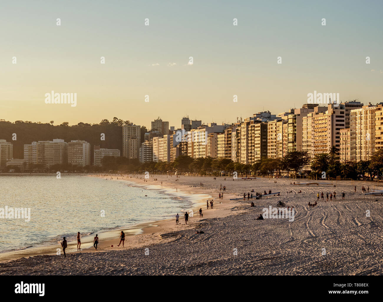 Spiaggia di Icarai e Quartiere Niteroi, Stato di Rio de Janeiro, Brasile, Sud America Foto Stock