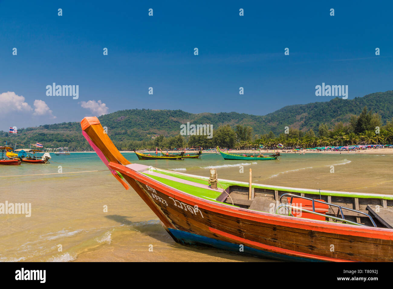 Barche tradizionali su Kamala Beach in Phuket, Thailandia, Sud-est asiatico, in Asia Foto Stock