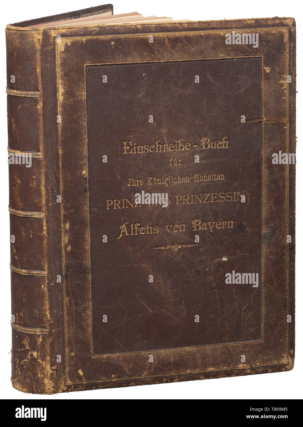 Il principe Alfonso di Baviera (1862 - 1933) - un libro degli ospiti da Alfons Palace Il cuoio-bound album con il titolo della serie anteriore in oro lettere (tr). 'Guest Book per le Loro Altezze Reali il principe e la principessa Alfons della Baviera". La parte anteriore risguardo del libretto con una dedizione per il Principe Alfons il compleanno il 24 gennaio 1911 e all'inizio del libro. Ci sono circa 250 pagine con centinaia di originali autografi e dediche da personalità di spicco tra la nobiltà, politici, middle class, e militari. Nomi altisonanti quali Graf Bothmer, v. , Additional-Rights-Clearance-Info-Not-Available Foto Stock