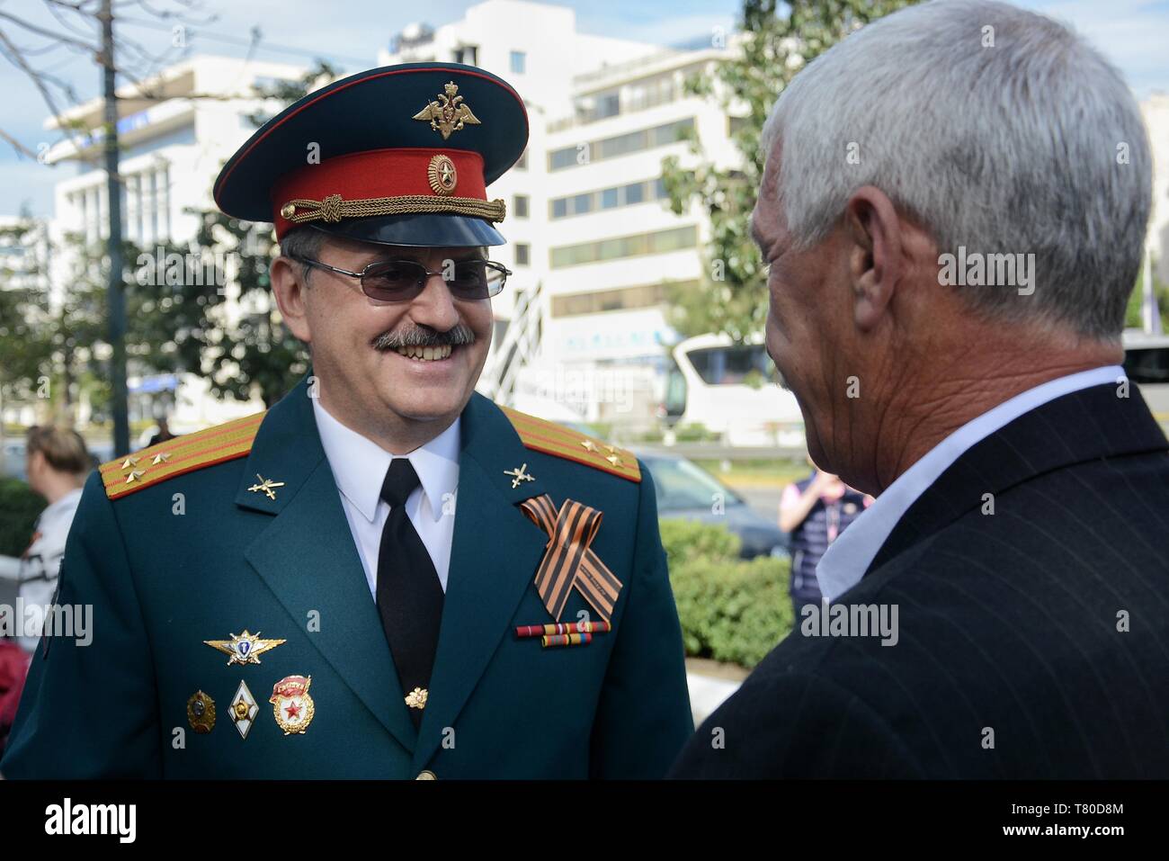 Atene, Grecia. Il 9 maggio, 2019. Ufficiali dell esercito russo sono visti durante la celebrazione.La 74anniversario della vittoria sulla Seconda Guerra Mondiale più la Germania nazista con l'URSS, noto come la Giornata della Vittoria celebrazione presso il Monumento del soldato russo in Kalithea. Credito: Giorgos Zachos SOPA/images/ZUMA filo/Alamy Live News Foto Stock