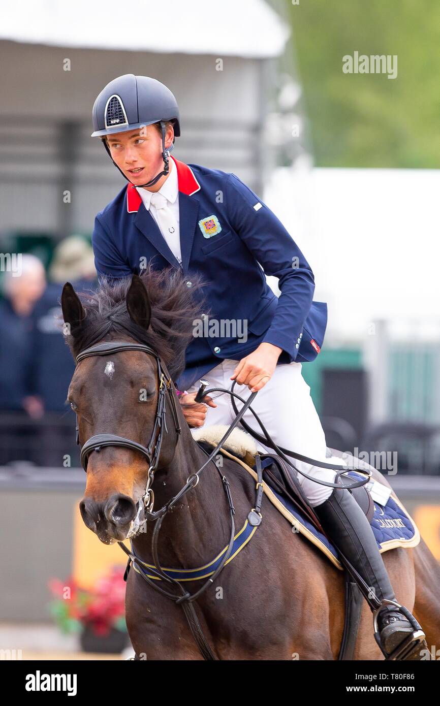 Windsor, Berkshire, Regno Unito. 09 Maggio, 2019. Il 2° posto. Joe Fernyhough Calcourt equitazione Quicktime. GBR. H&C TV senior 1,35 m aperta. Showjumping. Royal Windsor Horse Show. Windsor. Berkshire. Regno Unito. GBR. 09/05/2019. Credito: Sport In immagini/Alamy Live News Foto Stock