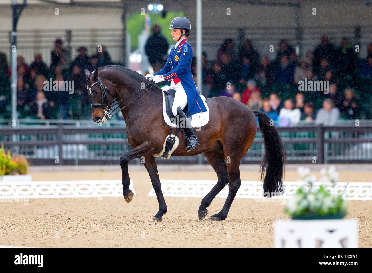 Windsor, Berkshire, Regno Unito. 09 Maggio, 2019. Vincitore. Charlotte Dujardin in sella Erlentanz. GBR. L'Al Shira"aa Grand Prix. CDI4*. Dressage. Royal Windsor Horse Show. Windsor. Berkshire. Regno Unito. GBR. 09/05/2019. Credito: Sport In immagini/Alamy Live News Foto Stock