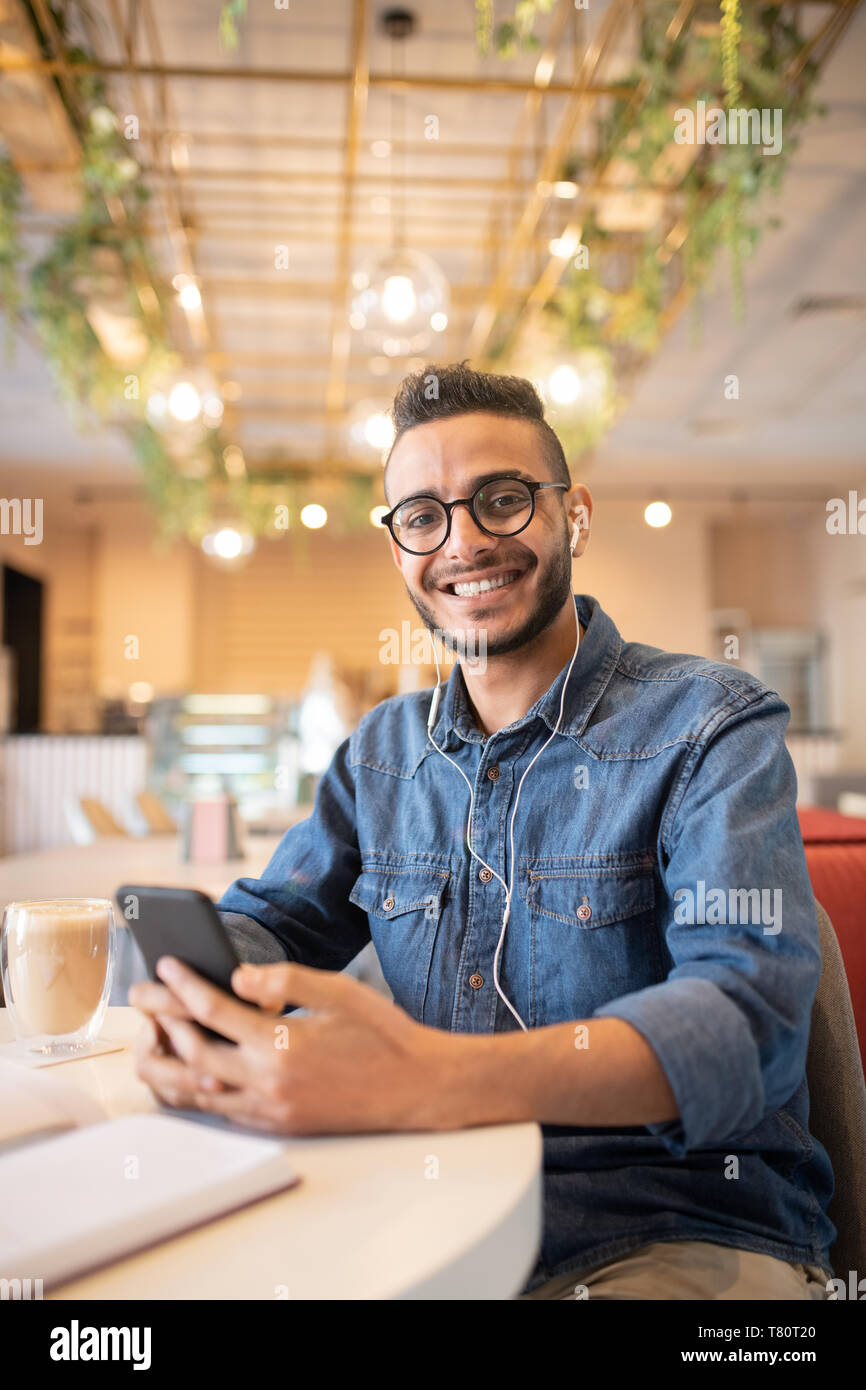 Godendo della pausa caffè Foto Stock
