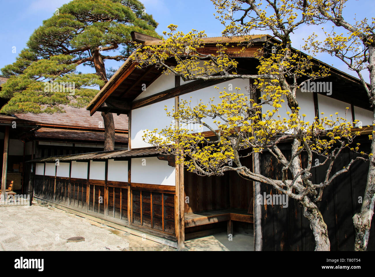 TAKAYAMA, Giappone- Marzo 27, 2019:Il sito storico nazionale di Takayama Jinya- filiale del Bakufu Edo (governo) Foto Stock
