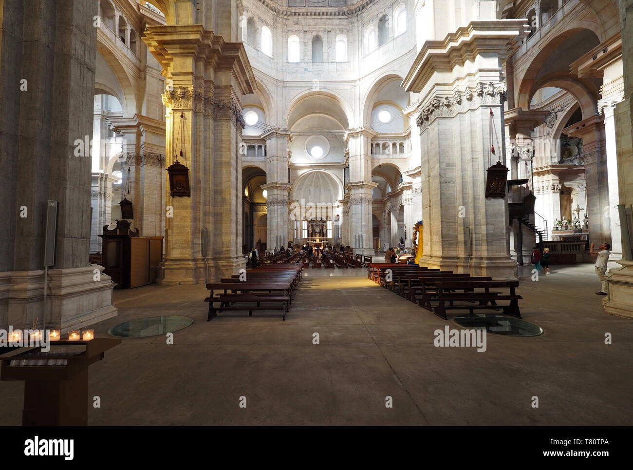 Archi e architettura del tetto nel Duomo di Pavia (cattedrale di Pavia),  Lombardia, Italia Foto stock - Alamy