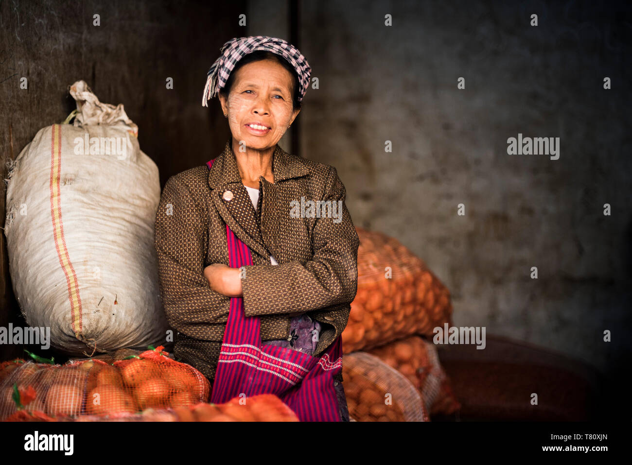 Ritratto preso a Pindaya mercato alimentare, Stato Shan, Myanmar (Birmania), Asia Foto Stock
