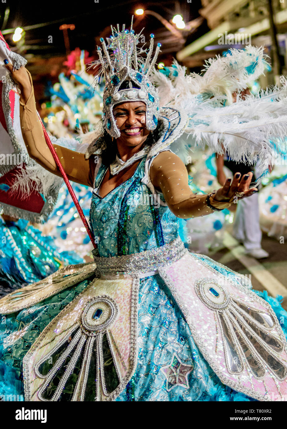 Samba danzatrice presso la sfilata di carnevale a Niteroi, Stato di Rio de Janeiro, Brasile, Sud America Foto Stock