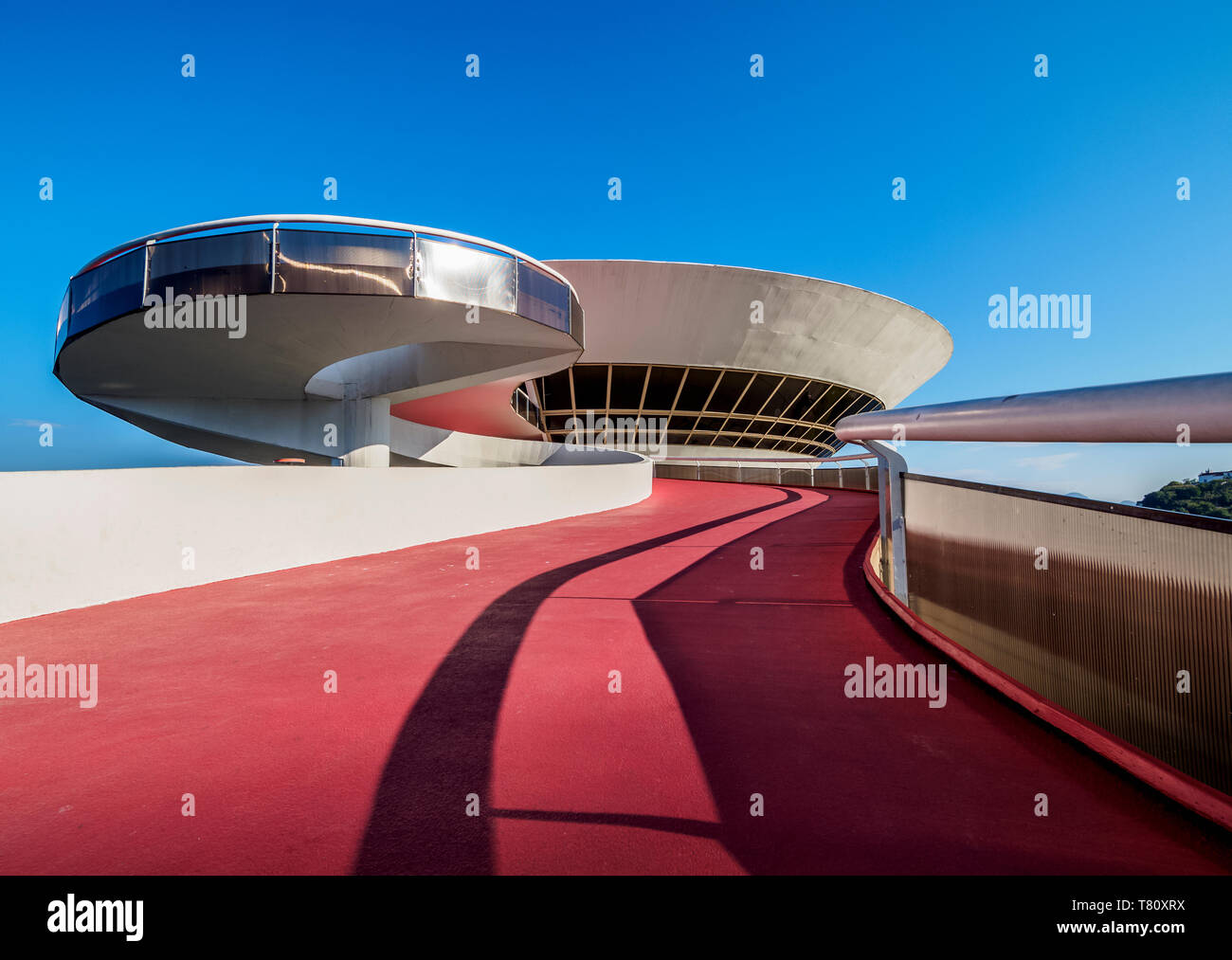 Niteroi Museo di Arte Contemporanea MAC, Niteroi, Stato di Rio de Janeiro, Brasile, Sud America Foto Stock