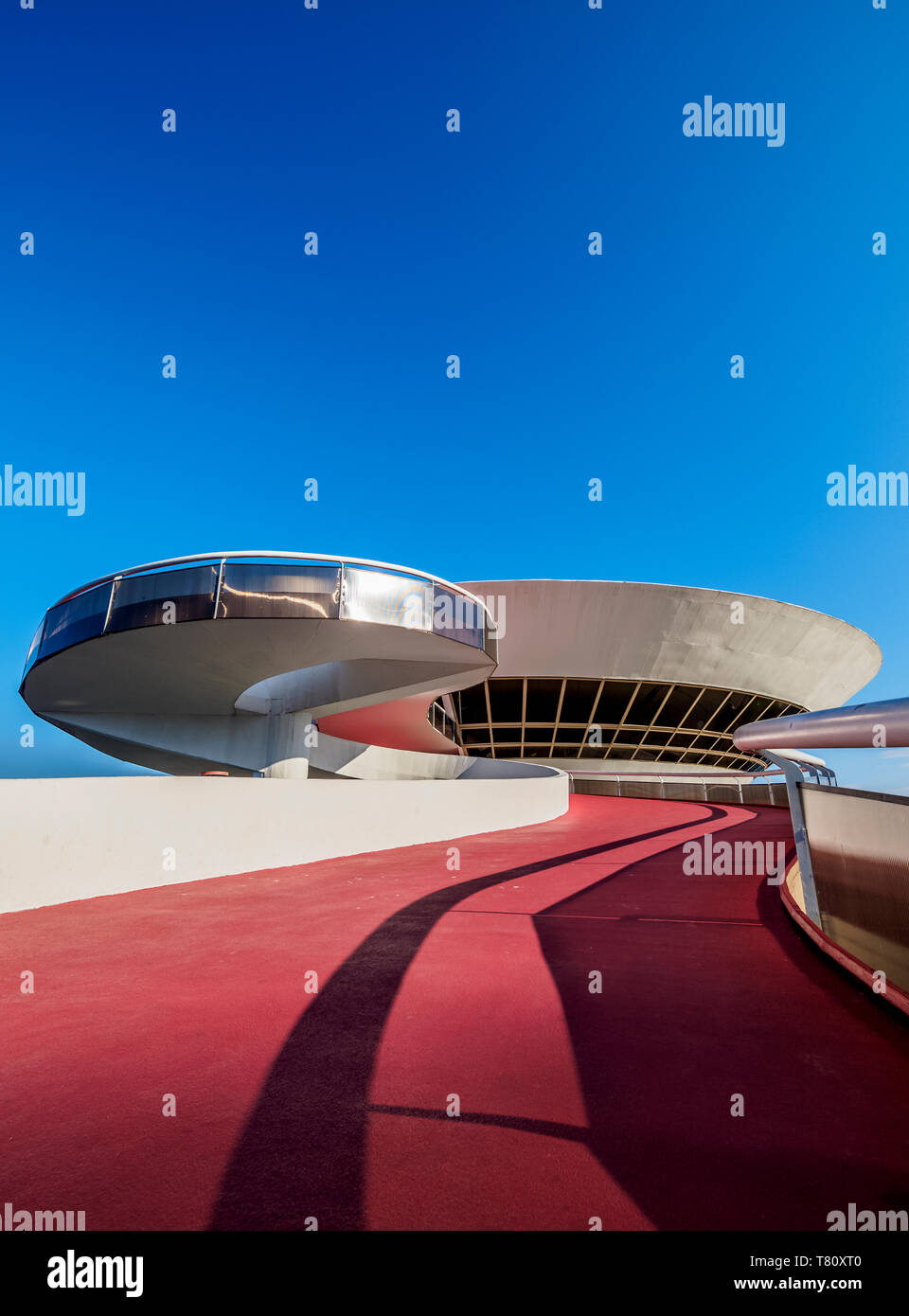 Niteroi Museo di Arte Contemporanea MAC, Niteroi, Stato di Rio de Janeiro, Brasile, Sud America Foto Stock