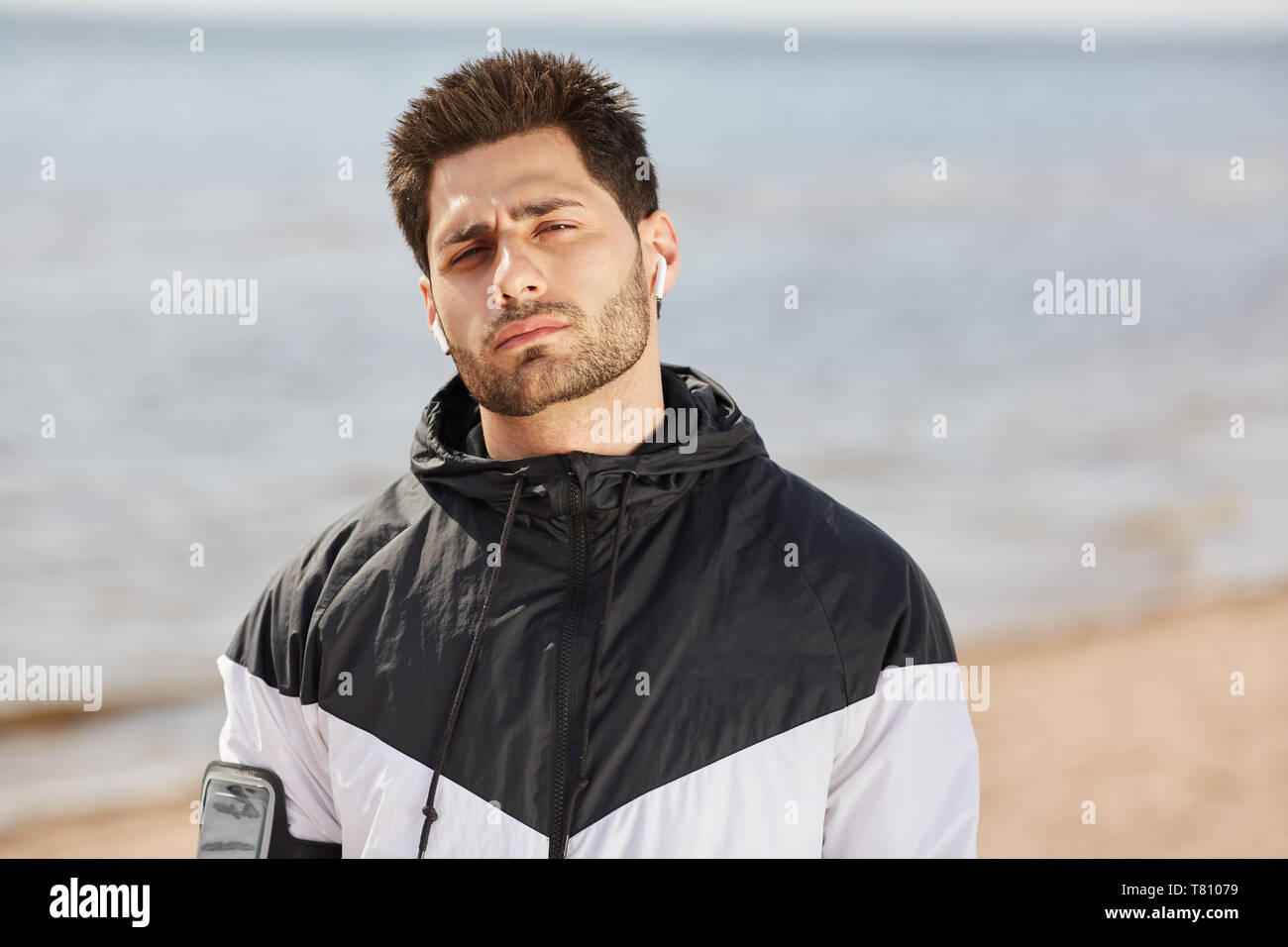 Atleta sulla spiaggia Foto Stock