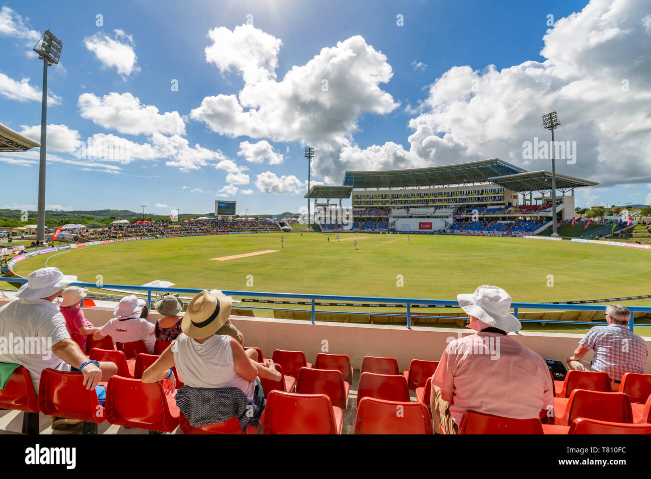 Vista della partita di cricket a Sir Vivian Richards Stadium, San Giorgio, Antigua, West Indies, dei Caraibi e America centrale Foto Stock