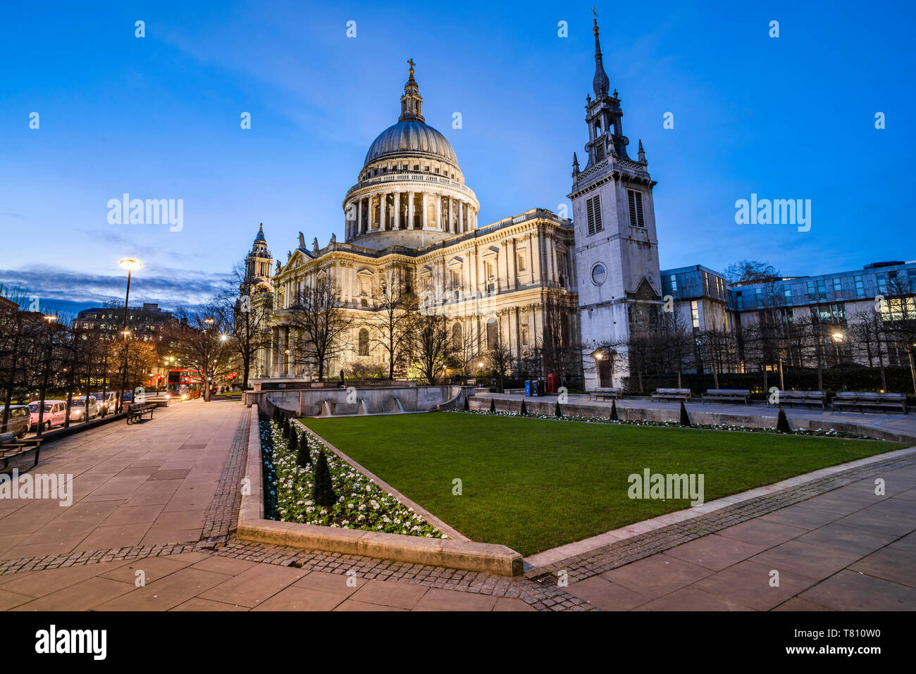 La Cattedrale di Saint Paul di notte, City of London, Londra, Inghilterra, Regno Unito, Europa Foto Stock