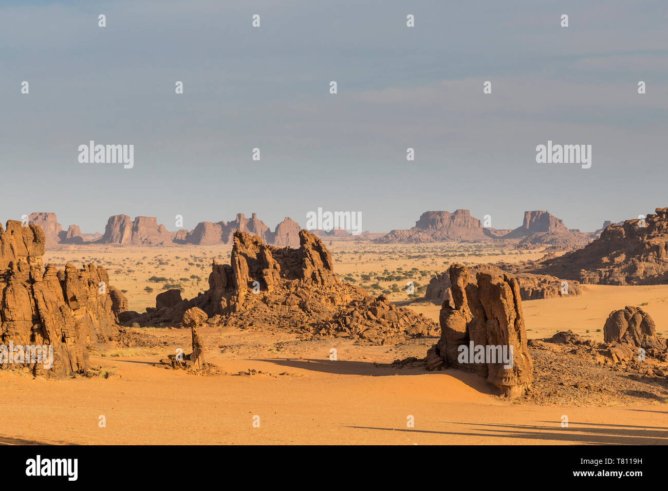 Le splendide formazioni rocciose, Ennedi altopiano, Sito Patrimonio Mondiale dell'UNESCO, la regione di Ennedi, Ciad, Africa Foto Stock