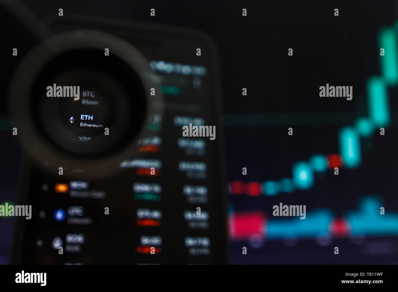 SAN FRANCISCO, STATI UNITI - 9 Maggio 2019: un grafico di tendenza crescente di ETH Ethereum Cryptocurrency. L'illustrazione delle candele verde bar di tendenza di sollevamento, San F Foto Stock