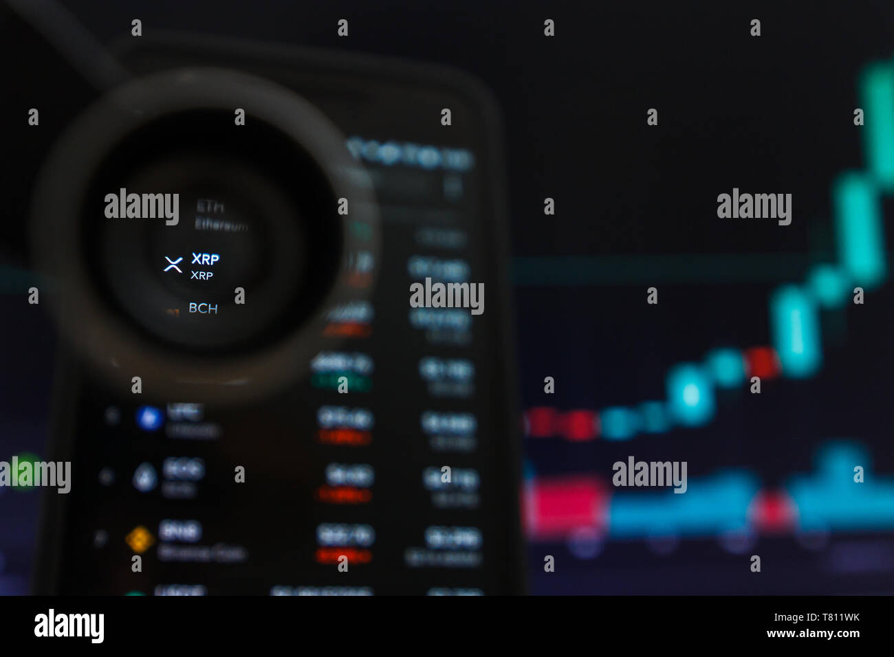 SAN FRANCISCO, STATI UNITI - 9 Maggio 2019: un grafico di tendenza crescente di XRP Cryptocurrency Ripple. L'illustrazione delle candele verde bar di tendenza di sollevamento, San Fra Foto Stock