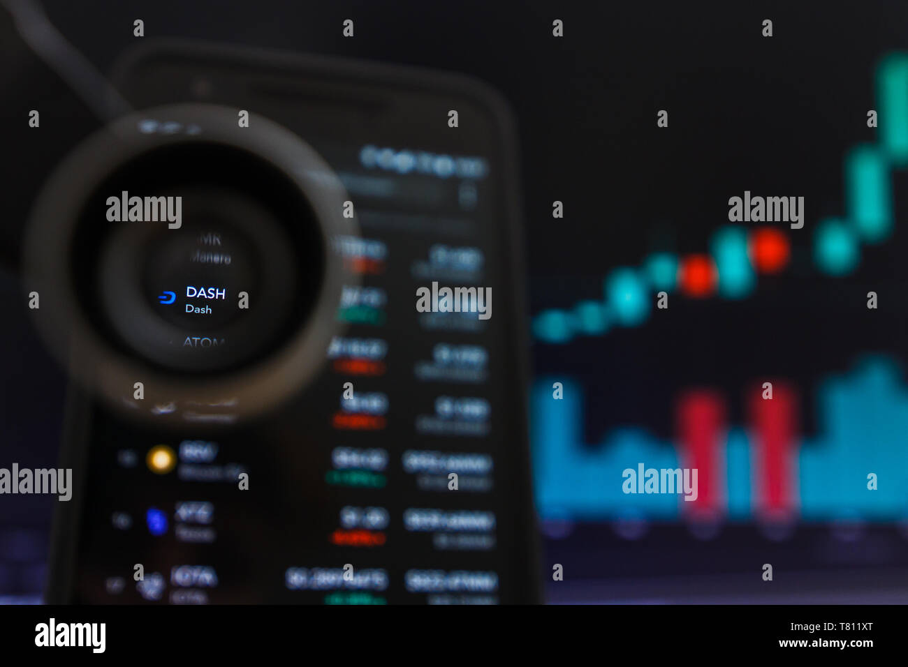 SAN FRANCISCO, STATI UNITI - 9 Maggio 2019: un grafico di tendenza crescente di Dash Cryptocurrency. L'illustrazione delle candele verde bar di tendenza di sollevamento, San Francisco Foto Stock