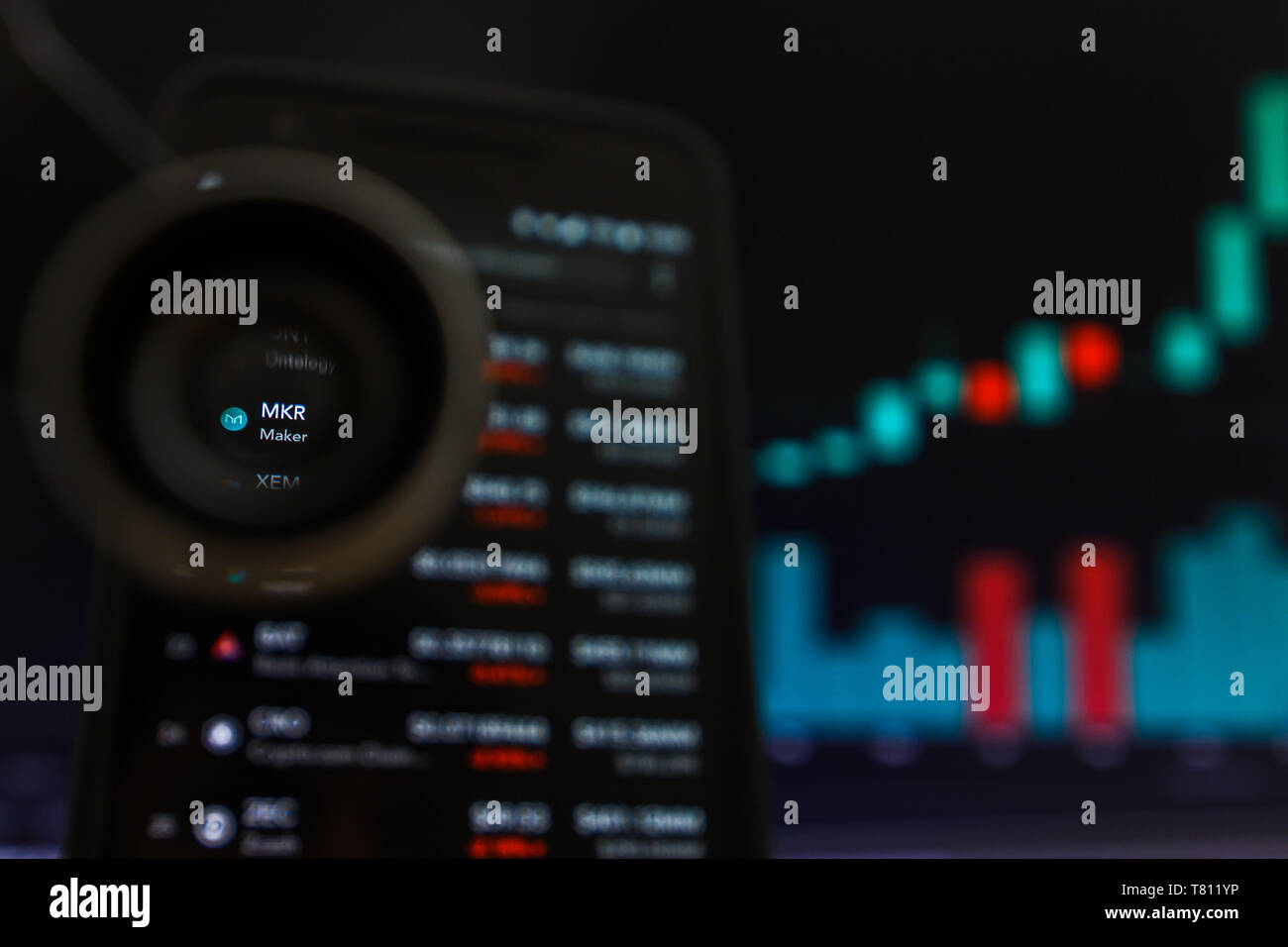 SAN FRANCISCO, STATI UNITI - 9 Maggio 2019: un grafico di tendenza crescente di MKR Maker Cryptocurrency. L'illustrazione delle candele verde bar di tendenza di sollevamento, San Fran Foto Stock