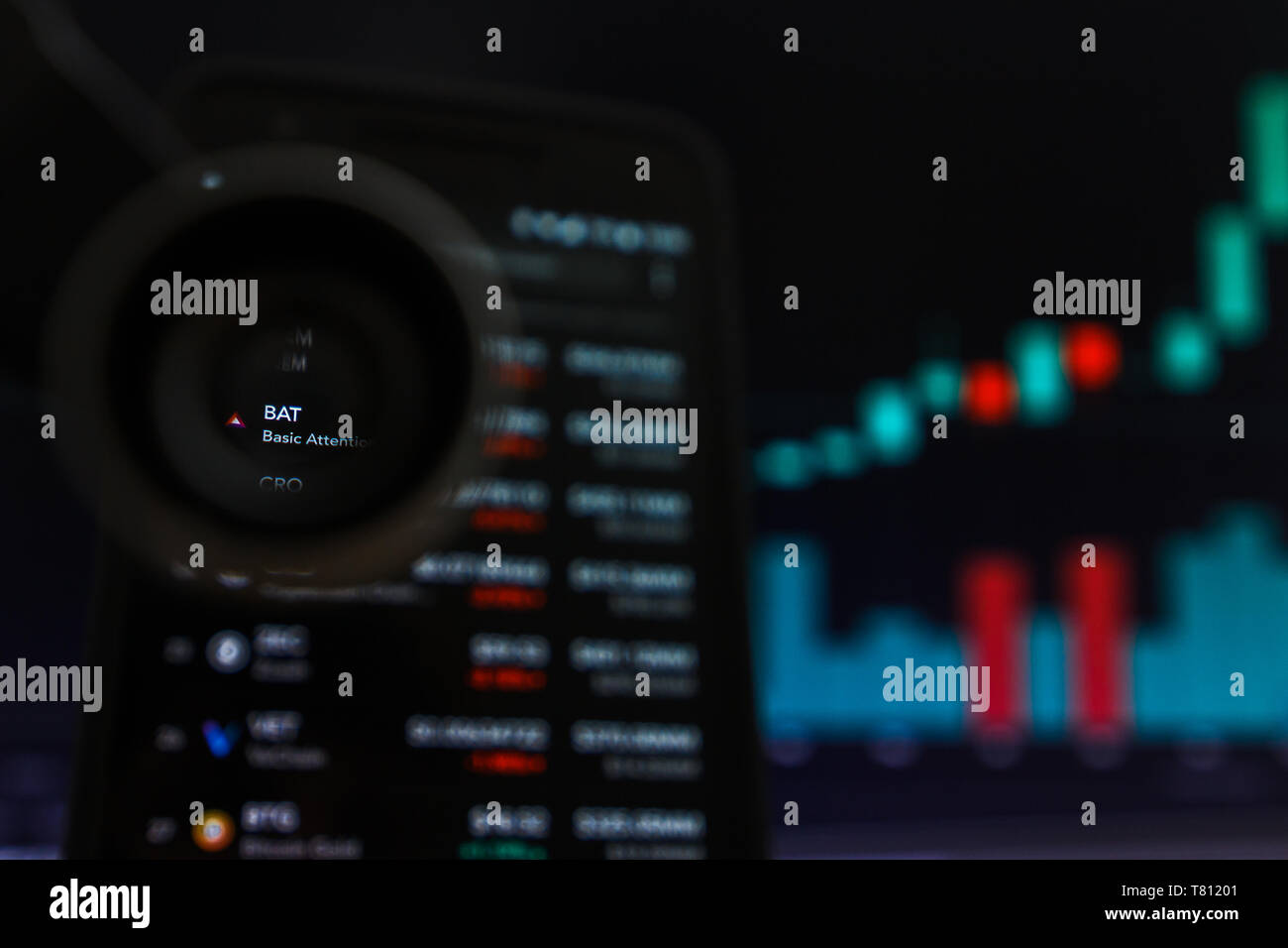 SAN FRANCISCO, STATI UNITI - 9 Maggio 2019: un grafico di tendenza di base del token di attenzione Cryptocurrency BAT. L'illustrazione delle candele verde Bar sollevamento Foto Stock