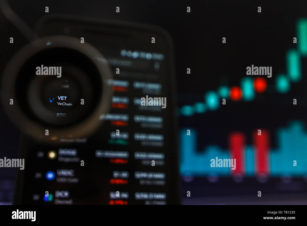 SAN FRANCISCO, STATI UNITI - 9 Maggio 2019: un grafico di tendenza crescente della IFP VeChain Cryptocurrency. L'illustrazione delle candele verde bar di tendenza di sollevamento, San Fr Foto Stock