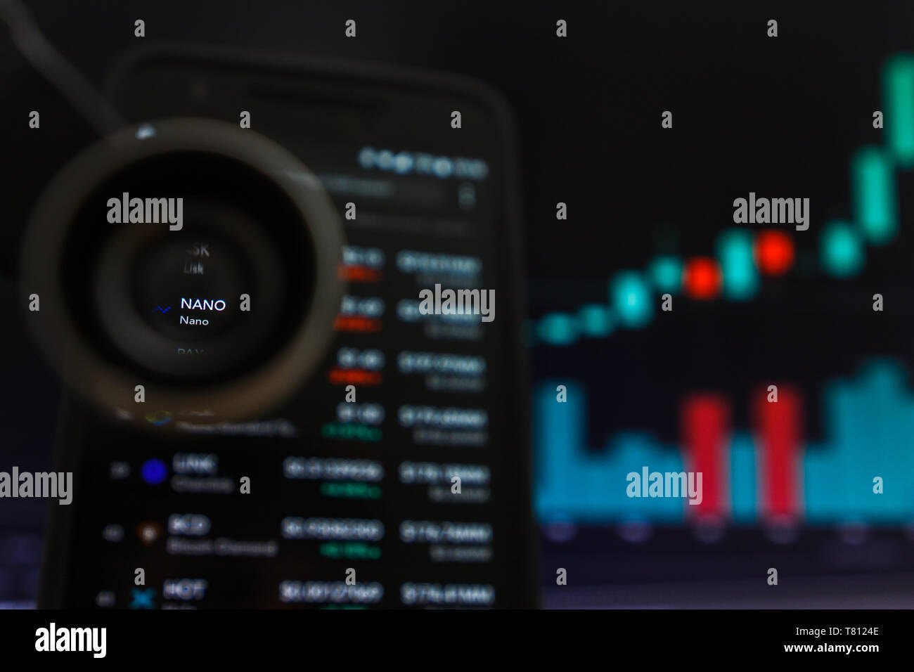 SAN FRANCISCO, STATI UNITI - 9 Maggio 2019: un grafico di tendenza crescente di Nano Cryptocurrency. L'illustrazione delle candele verde bar di tendenza di sollevamento, San Francisco Foto Stock