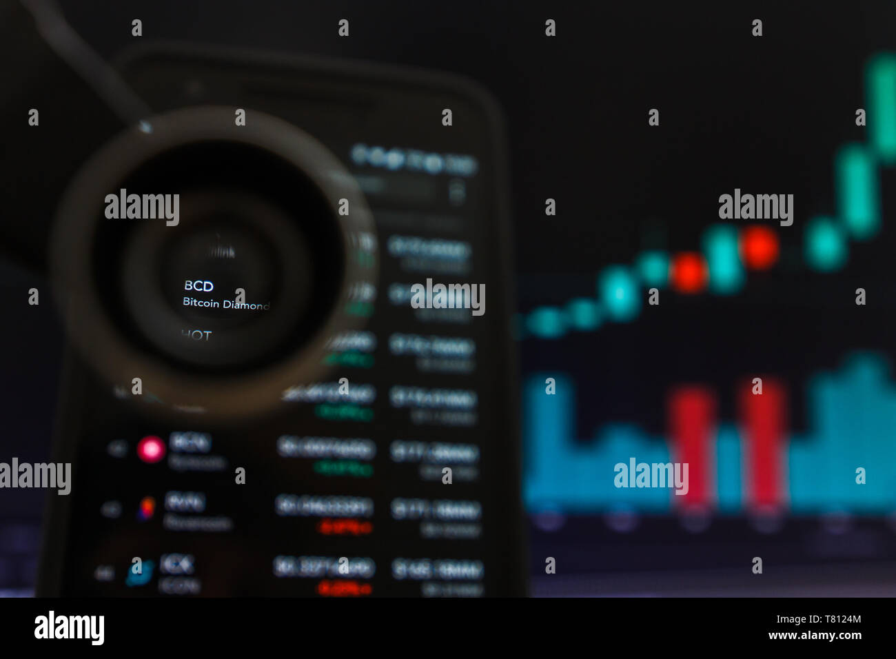 SAN FRANCISCO, STATI UNITI - 9 Maggio 2019: un grafico di tendenza crescente di BCD Bitcoin Cryptocurrency diamante. L'illustrazione delle candele verde bar di tendenza di sollevamento Foto Stock