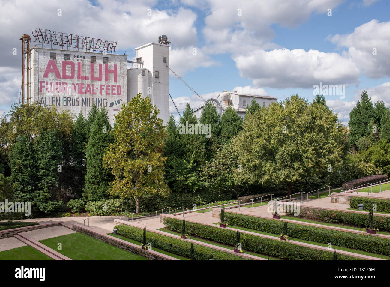 L'iconico Adluh mulino di farina si erge ancora e rimane un mulino di lavoro completo con un piccolo negozio di vendita al dettaglio si trova a Columbia nella Carolina del Sud. Foto Stock