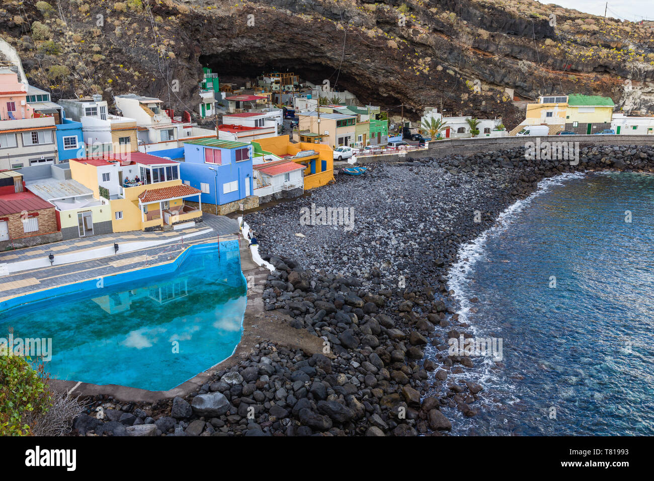 Il pittoresco villaggio di Los Barrancos sulla costa atlantica. Tenerife, Isole Canarie, Spagna Foto Stock