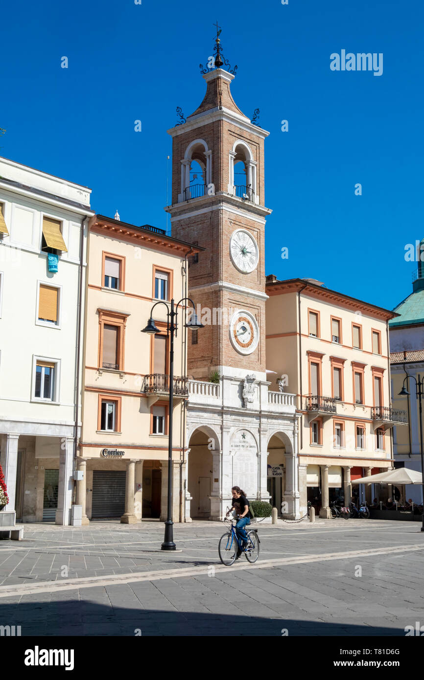 L'antica torre dell'orologio di Piazza dei Tre Martiri , Rimini, Italia Foto Stock