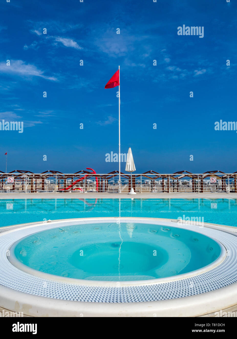 Piscina sulla spiaggia, cattolica, Rimini, Emilia Romagna, Italia Foto Stock