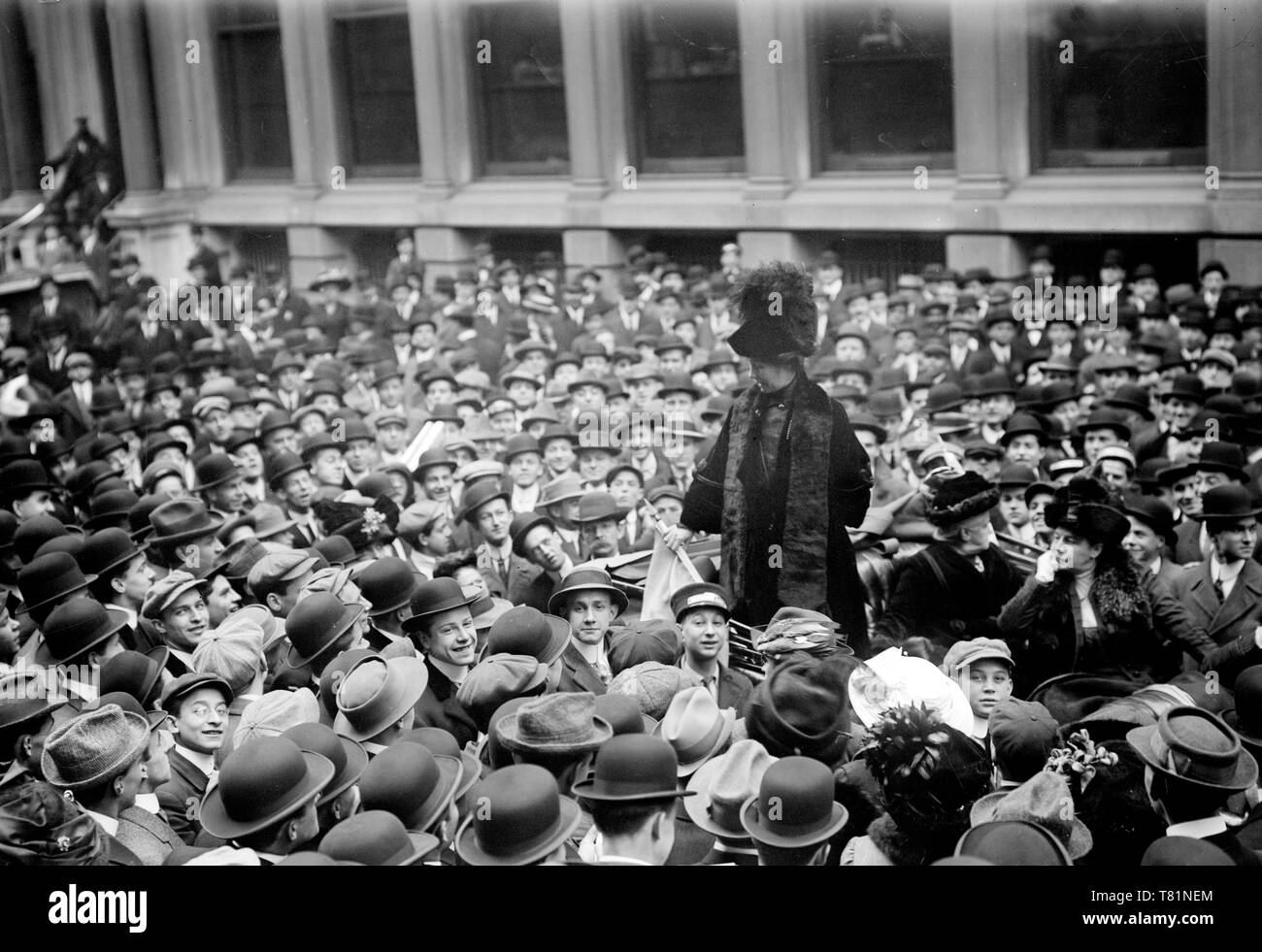 NYC, Emmeline Pankhurst folla indirizzi, 1911 Foto Stock