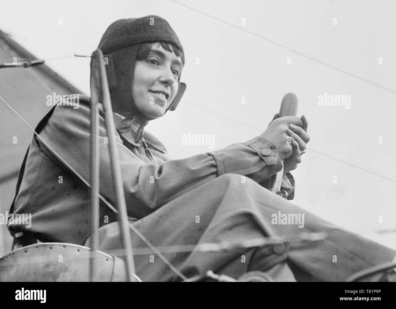 HÃ©lÃ¨ne Dutrieu, aviatrice belga e il ciclista Foto Stock