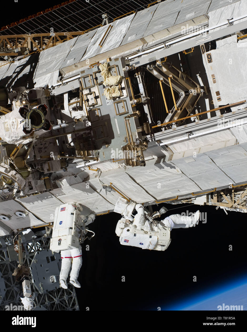 Gli astronauti Spacewalk a ISS 2011 Foto Stock
