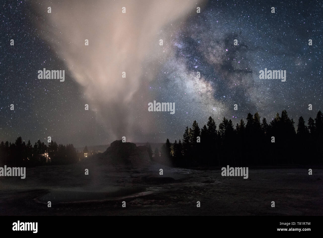 La Via Lattea su Castle Geyser Foto Stock