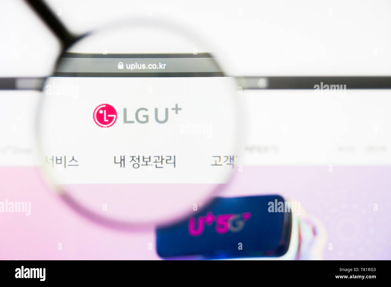 Los Angeles, California, Stati Uniti d'America - 8 Aprile 2019: Editoriale illustrativa di LG Uplus website homepage. LG logo Uplus visibile sullo schermo. Foto Stock