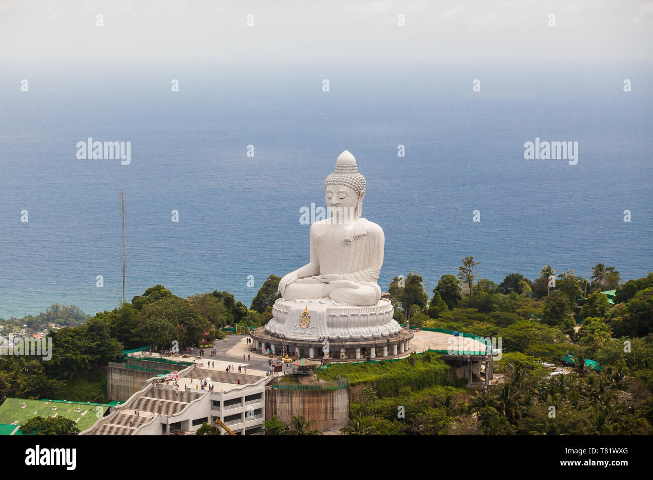 Ko Tao è un'isola in Thailandia. Ristoranti, locali notturni e negozi di immersione cluster in Mae Haad Beach e vicino a Sai Ri Beach Foto Stock