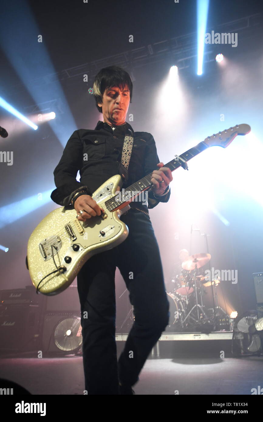 Cantante, compositore e chitarrista Johnny Marr è mostrato esibirsi sul palco durante un concerto dal vivo l'aspetto. Foto Stock