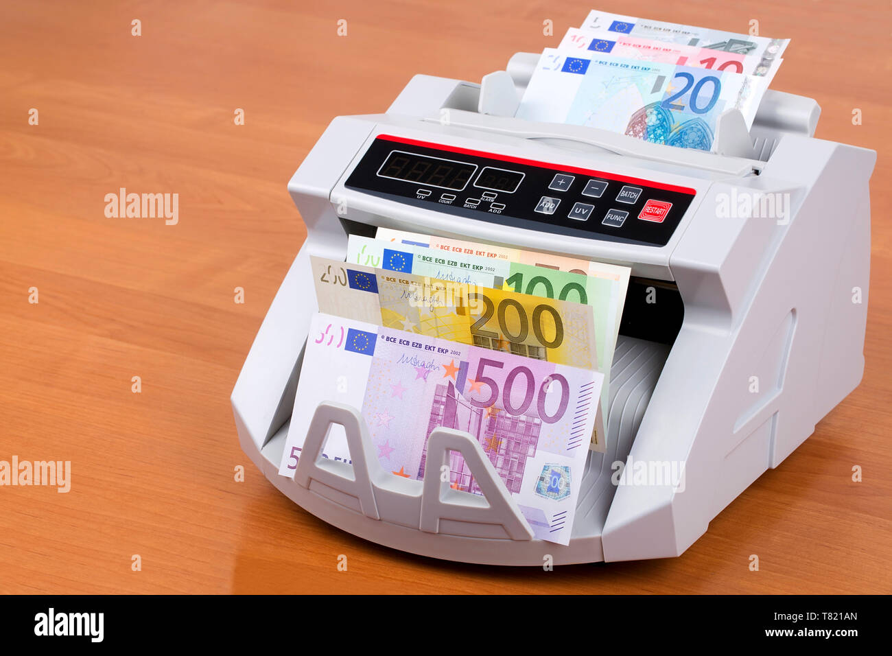 Il denaro europeo in una macchina di conteggio Foto Stock