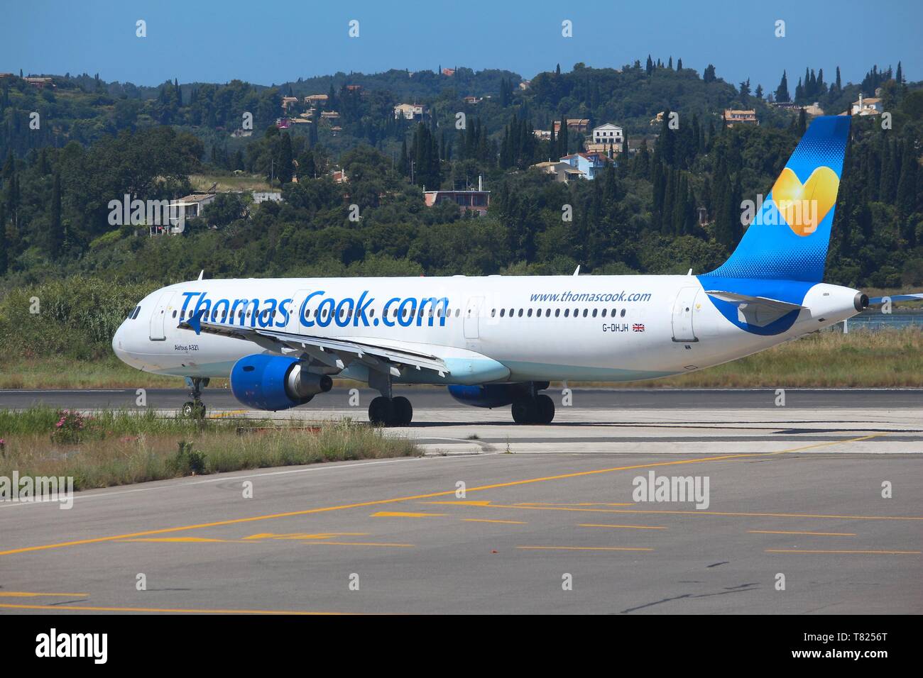 Corfù, Grecia - 6 giugno 2016: Thomas Cook Airline Airbus A321 all'Aeroporto Internazionale di Corfu', Grecia. Thomas Cook Group è un cittadino britannico di global travel com Foto Stock
