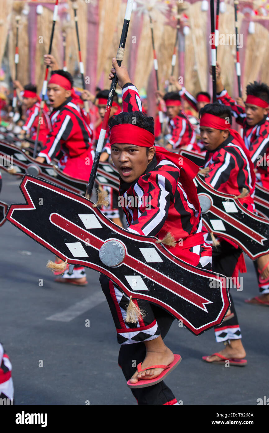 Kaamulan è un mese lungo festival etnico che si tengono annualmente nella provincia di Bukidnon,sull isola di Mindanao, Filippine meridionali.20 comuni e due città che Foto Stock