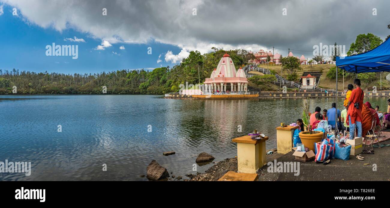 Maurizio, Savanne distretto, Grand Bassin, il cratere del lago, luogo sacro dell'Induismo, molti templi Foto Stock