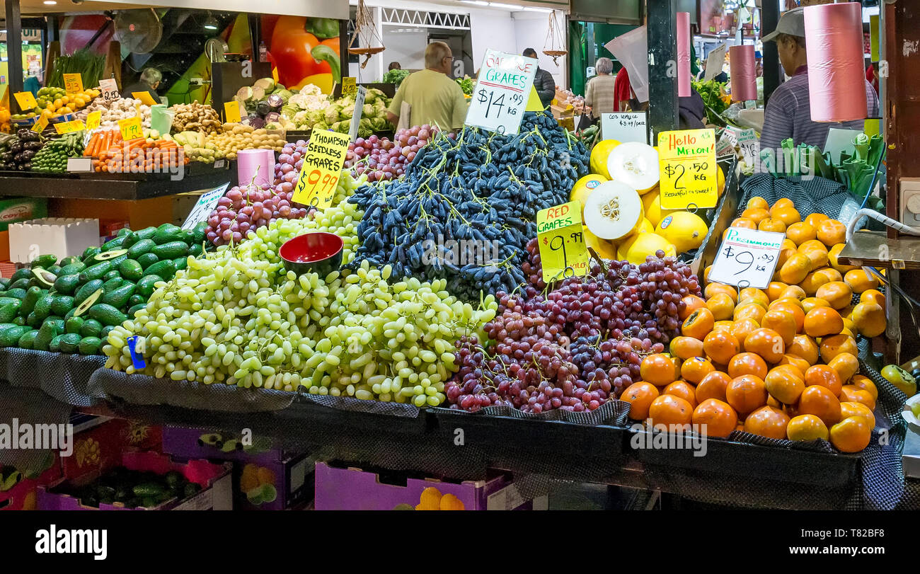 Frutta fresca di stagione in vendita presso il famoso Mercato Centrale di Adelaide, Australia Meridionale Foto Stock