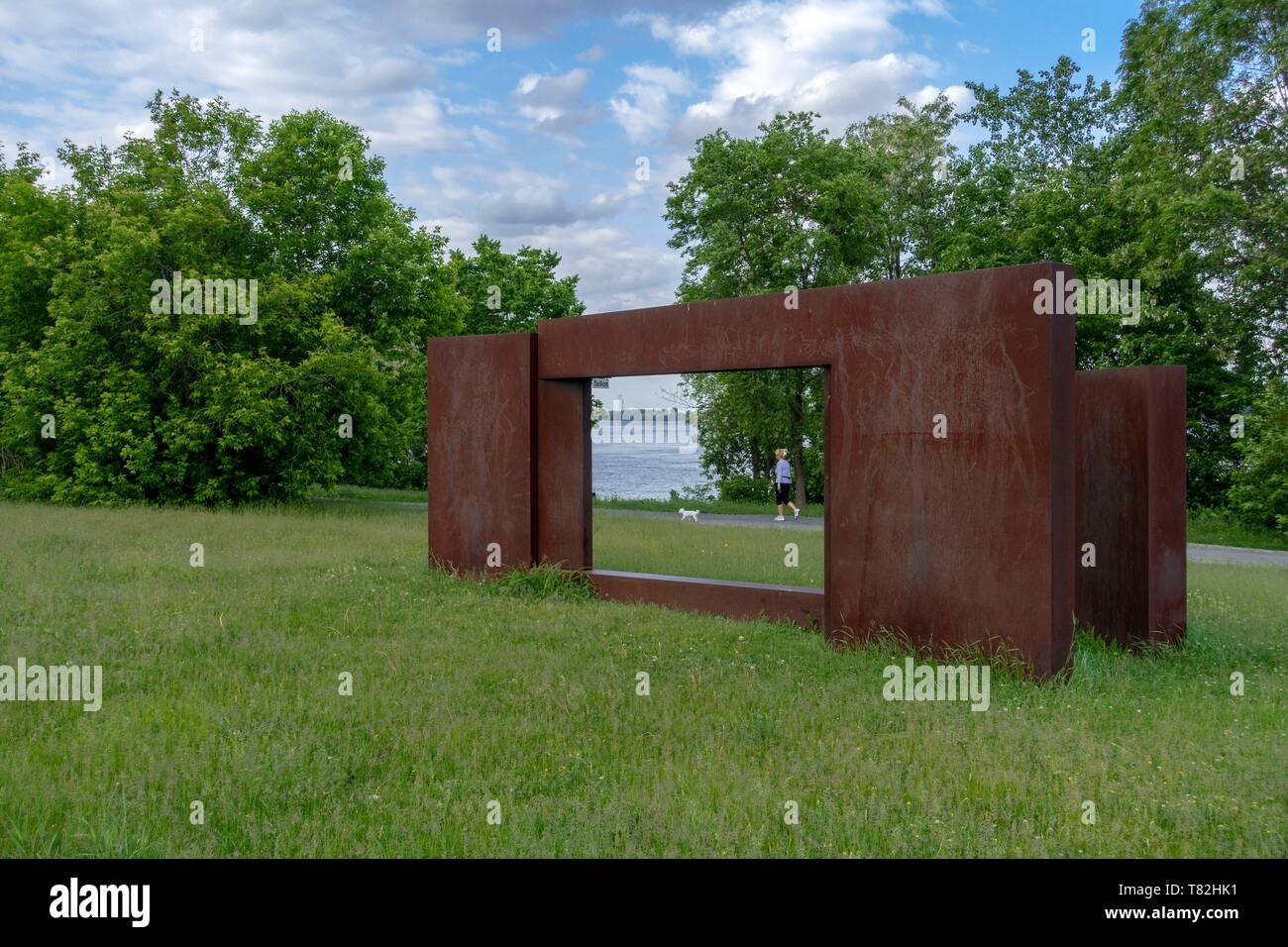 Canada, Provincia di Quebec, Montreal, Borough di Hochelaga-Maisonneuve, Continuum 2009 dallo scultore Roland Poulin e installato nel Parc Promenade Bellerive Foto Stock