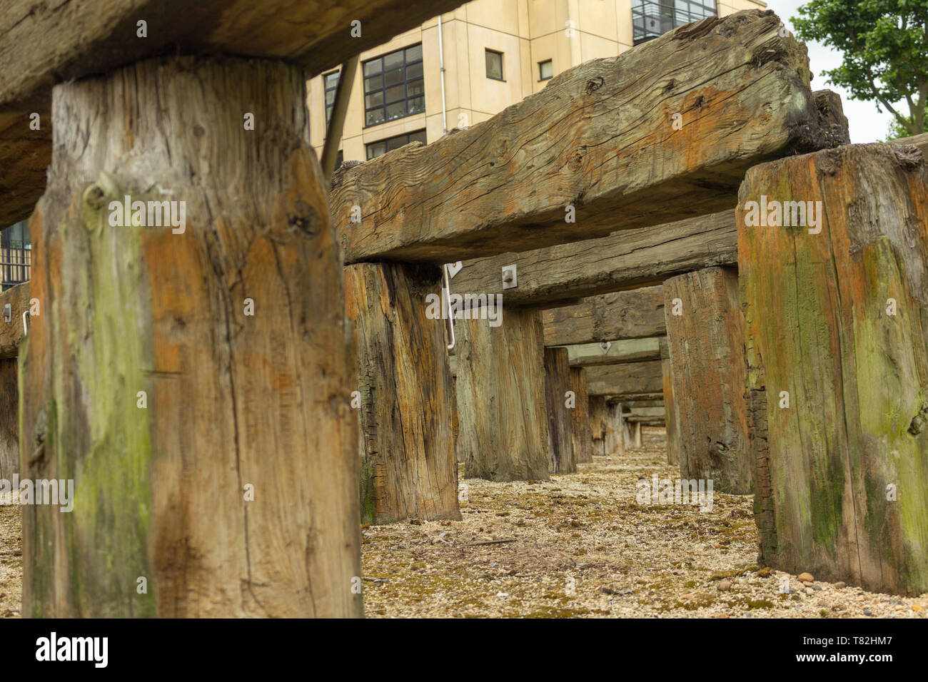 Guardando attraverso i blocchi che compongono il lancio di dock per il Great Eastern nave a vapore, Foto Stock