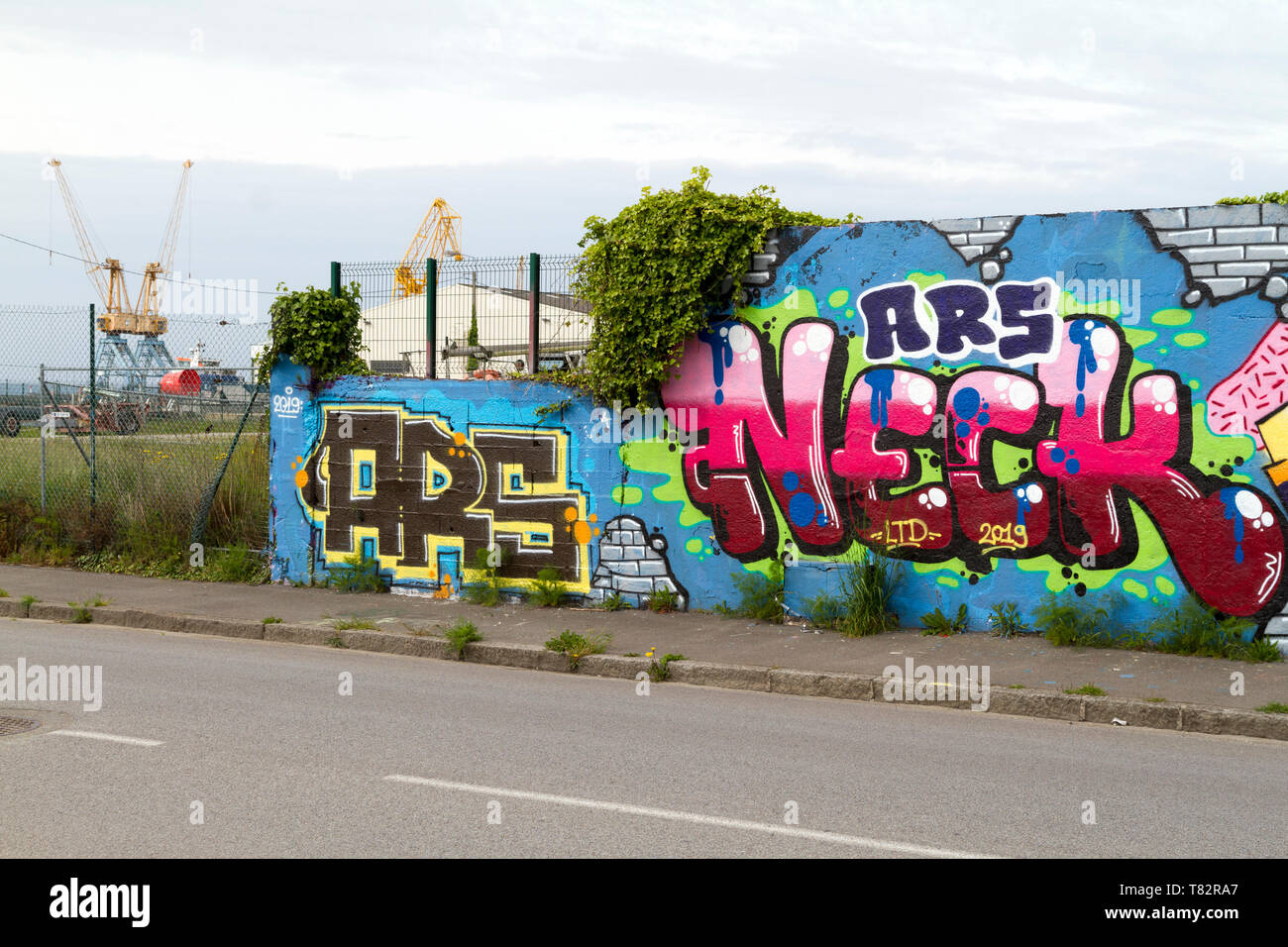 Tag e graffiti sui muri a Brest ,Finistère ,Brittany Foto Stock