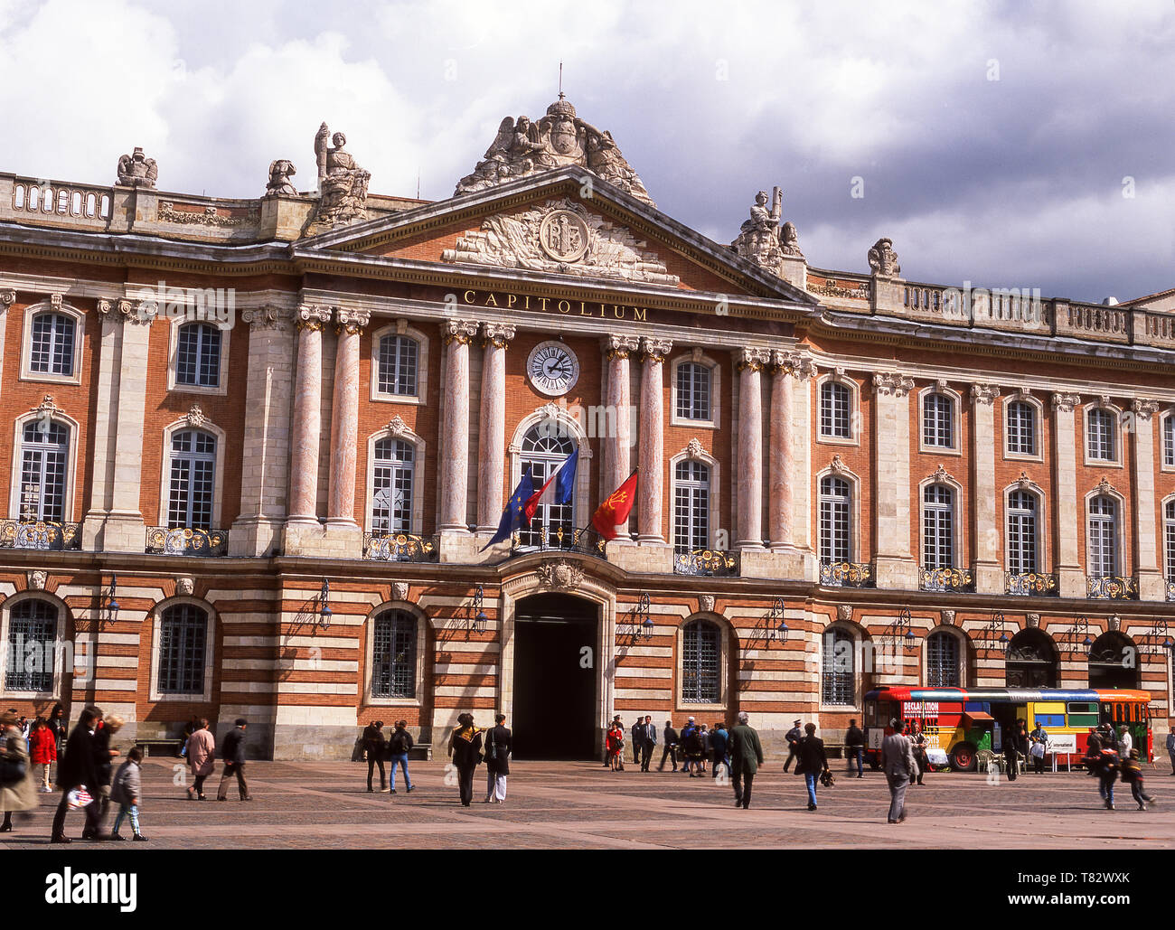 Toulouse.Il Capitole dalla Place de la Capitole (la facciata risale al 1750-1760) è il municipio. Dept Haute-Garonne. A sud-ovest della Francia. Foto Stock